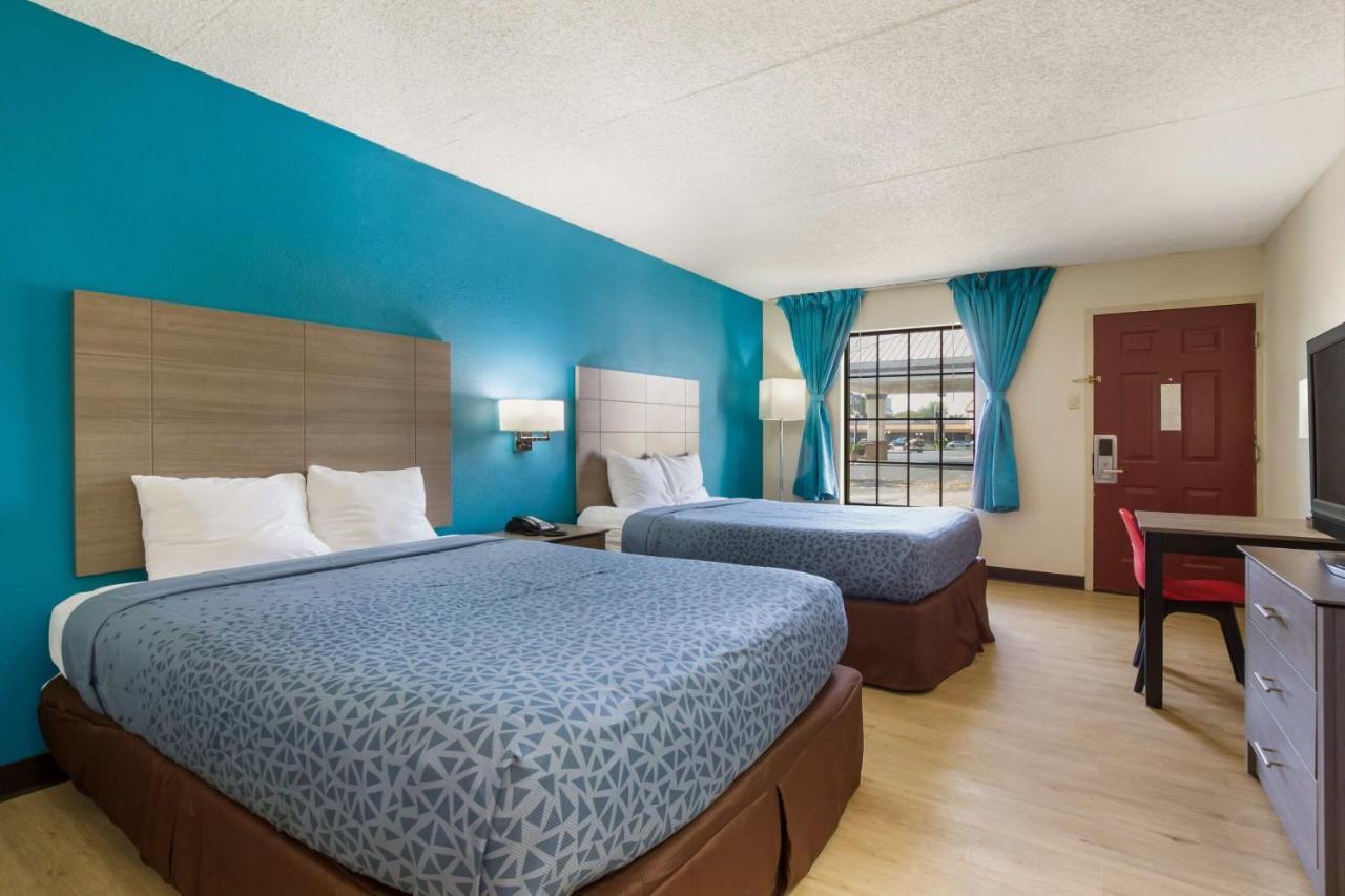 One Life Studio And Hotel